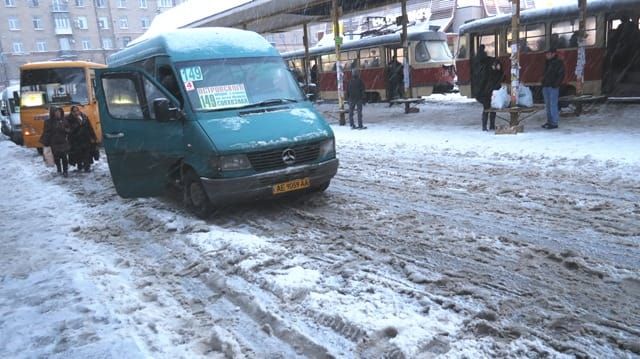 В Днепре перебои с транспортом из-за гололеда. Новости Днепра