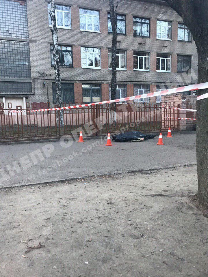 В Днепре возле школы найден труп мужчины. Новости Днепра