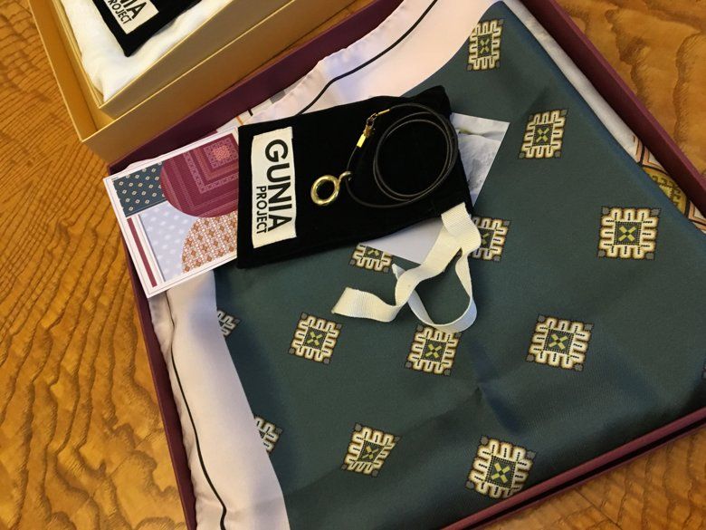 «Кортеж больше не нужен»: президент Эстонии подарила Зеленскому велосипед. Новости Украины