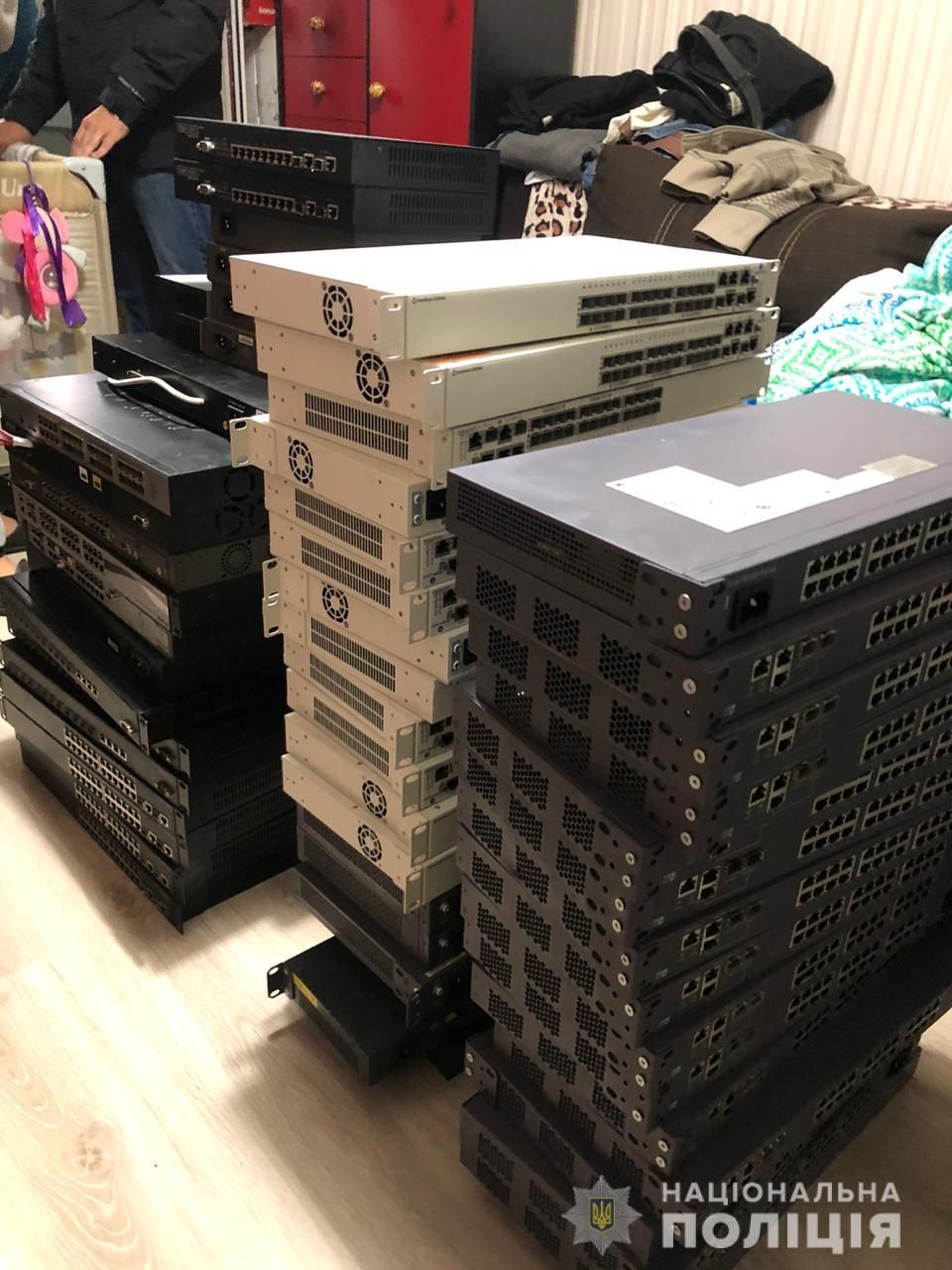 Свыше 200 краж: в Днепре задержали группу воров интернет-оборудования. Новости Днепра