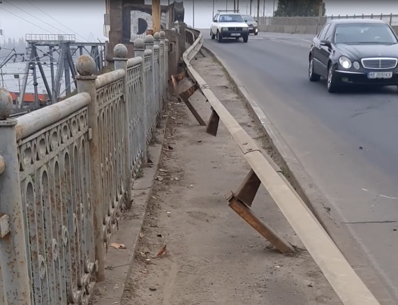 «Ни пройти, ни проехать»: мост в Днепре нуждается в ремонте. Новости Днепра