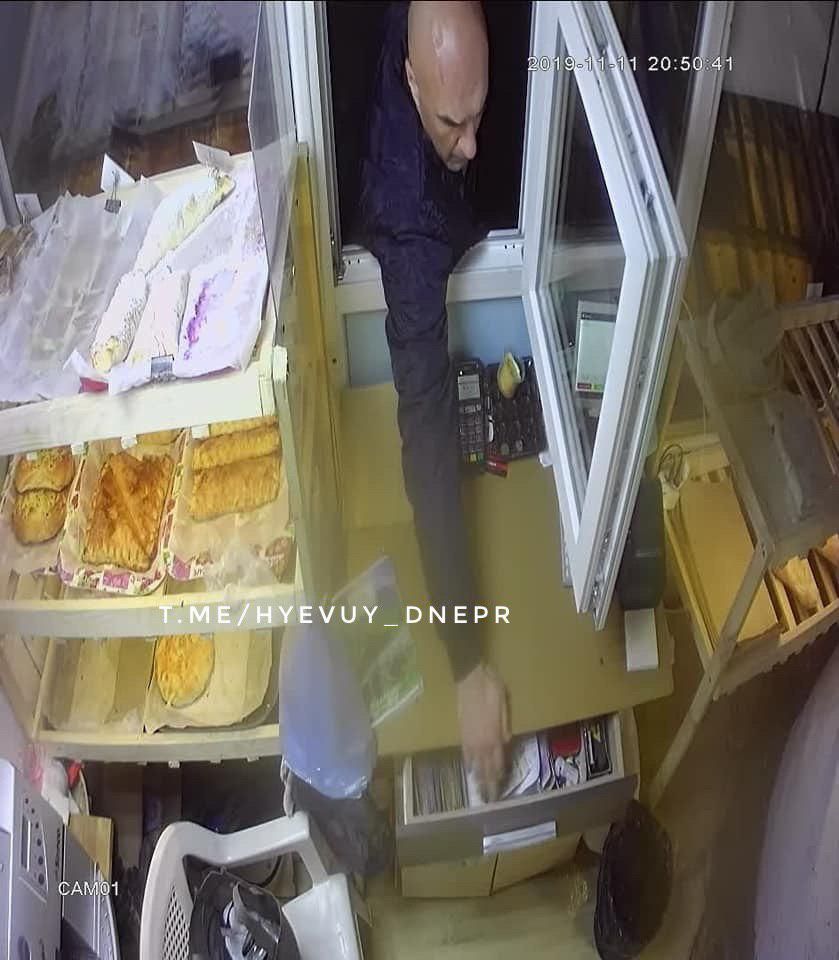 «Проворный вор»: днепрянин обчистил кассу за 7 секунд. Новости Днепра