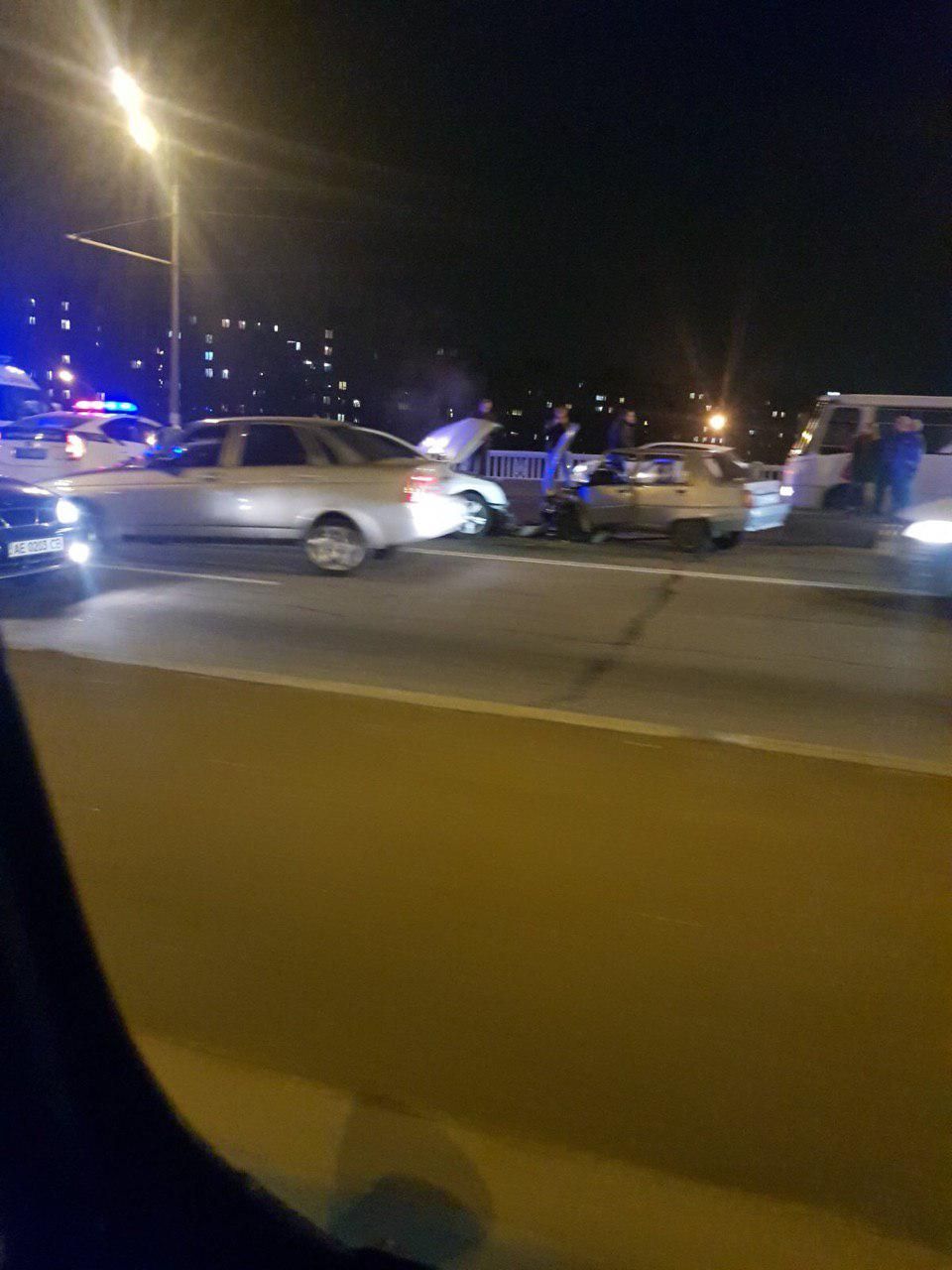 Лобовое столкновение: Днепр стоит в пробках из-за ДТП. Новости Днепра