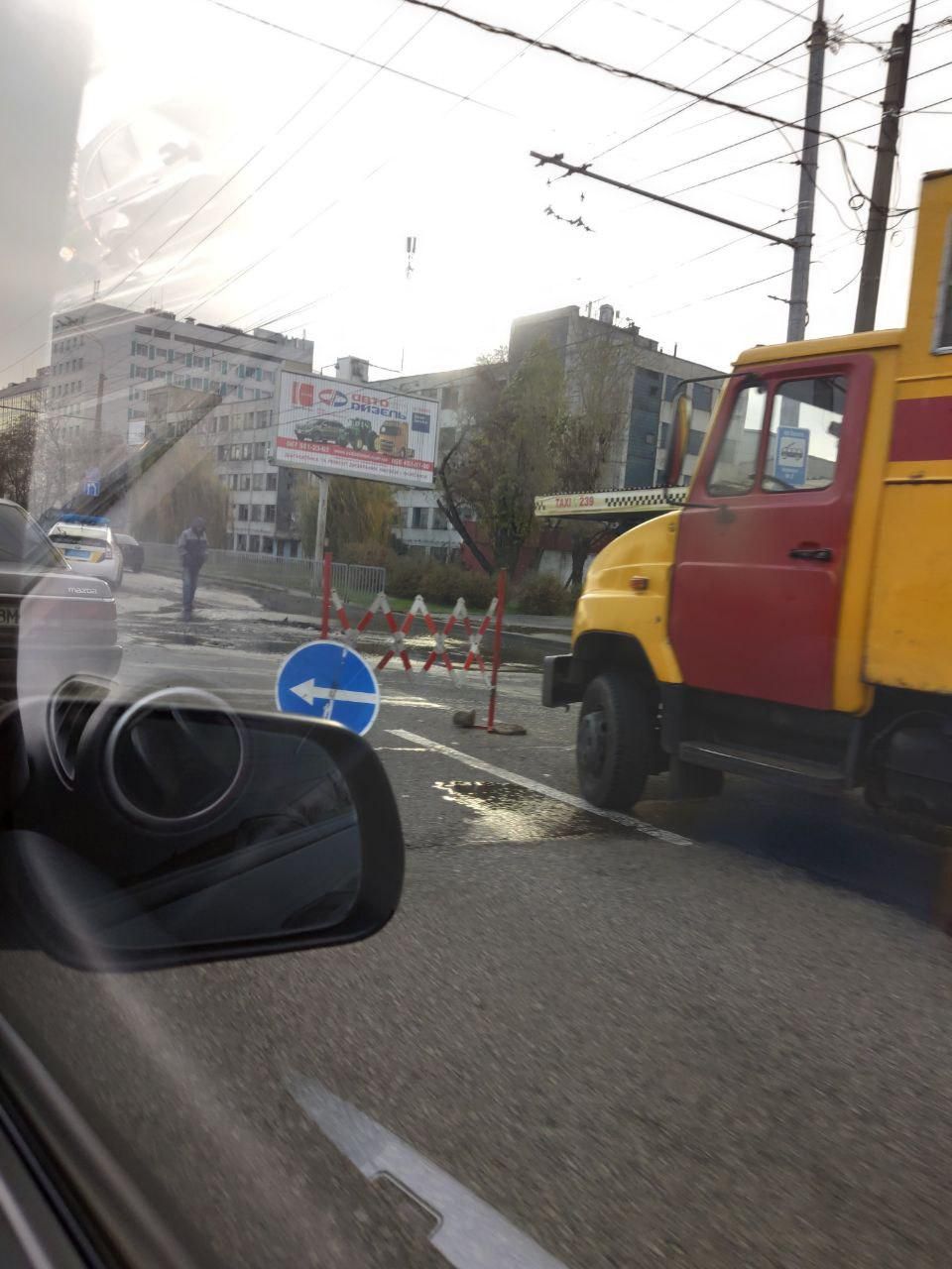 В Днепре из-за прорыва водопровода заливает Набережную. Новости Днепра