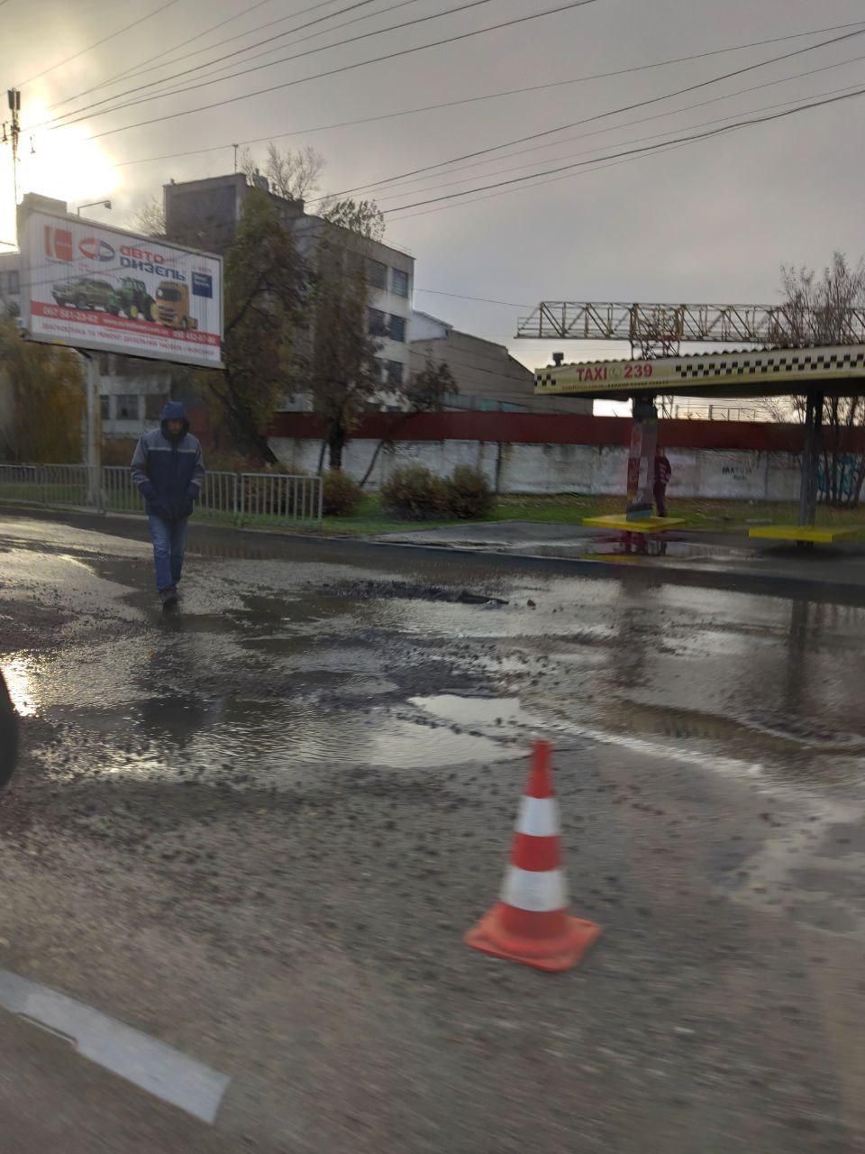 В Днепре из-за прорыва водопровода заливает Набережную. Новости Днепра