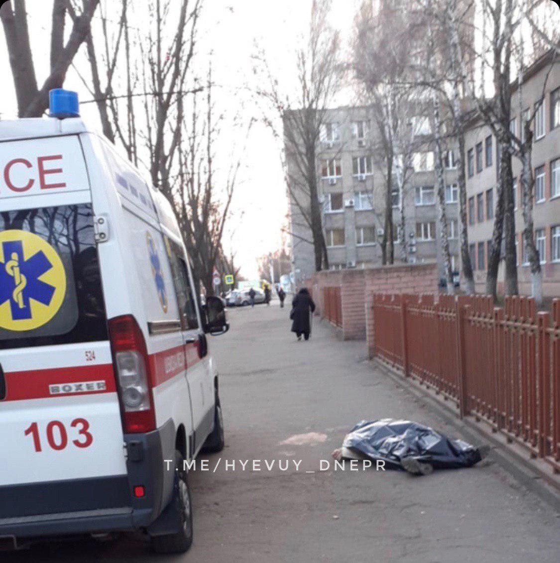 В Днепре возле школы найден труп мужчины. Новости Днепра