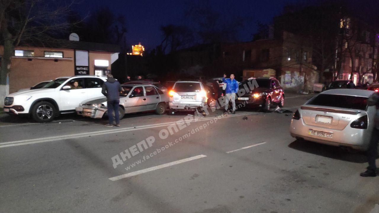 Стрельба и ДТП с 10 машинами в центре Днепра: что происходит. Новости Днепра
