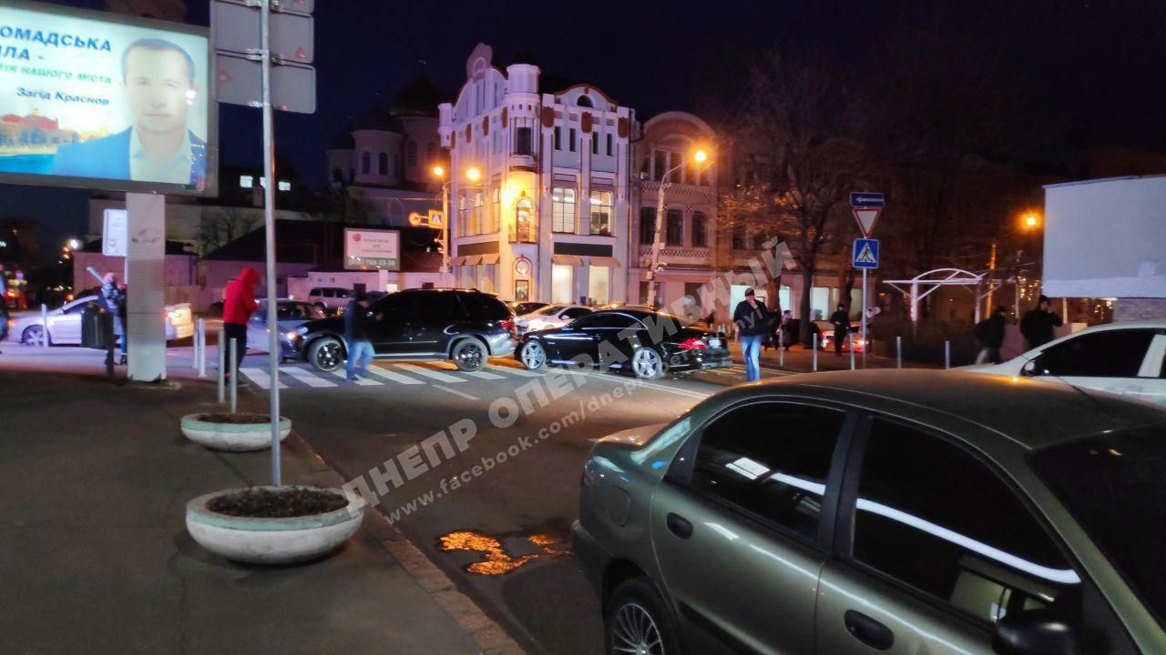 Стрельба и ДТП с 10 машинами в центре Днепра: что происходит. Новости Днепра