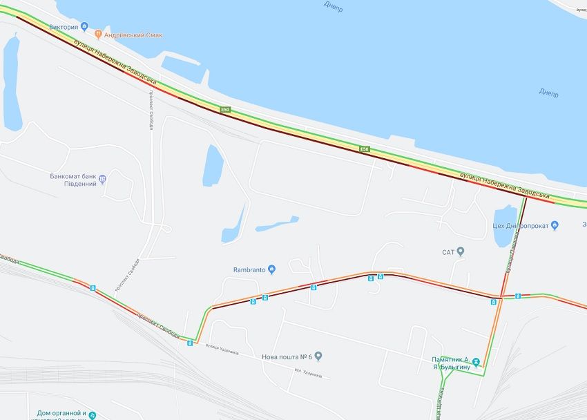 В Днепре из-за прорыва водопровода заливает Набережную. Новости Днепра