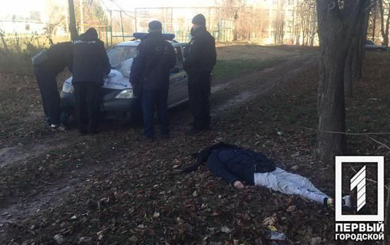 Мужчина повесился на дереве. Новости Днепра