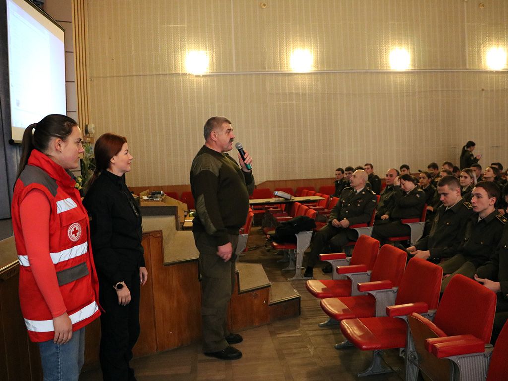 В Днепре курсантов учили оказывать первую помощь. Новости Днепра