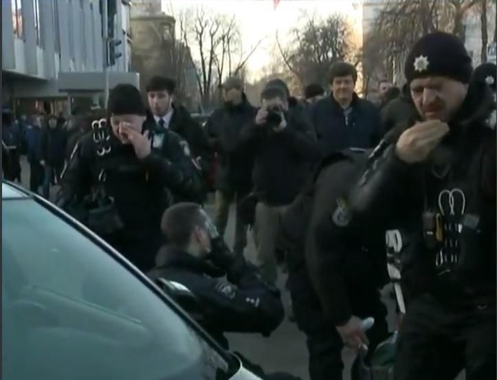 Митинги и стычки с полицией: что происходит по Верховной Радой. Новости Украины