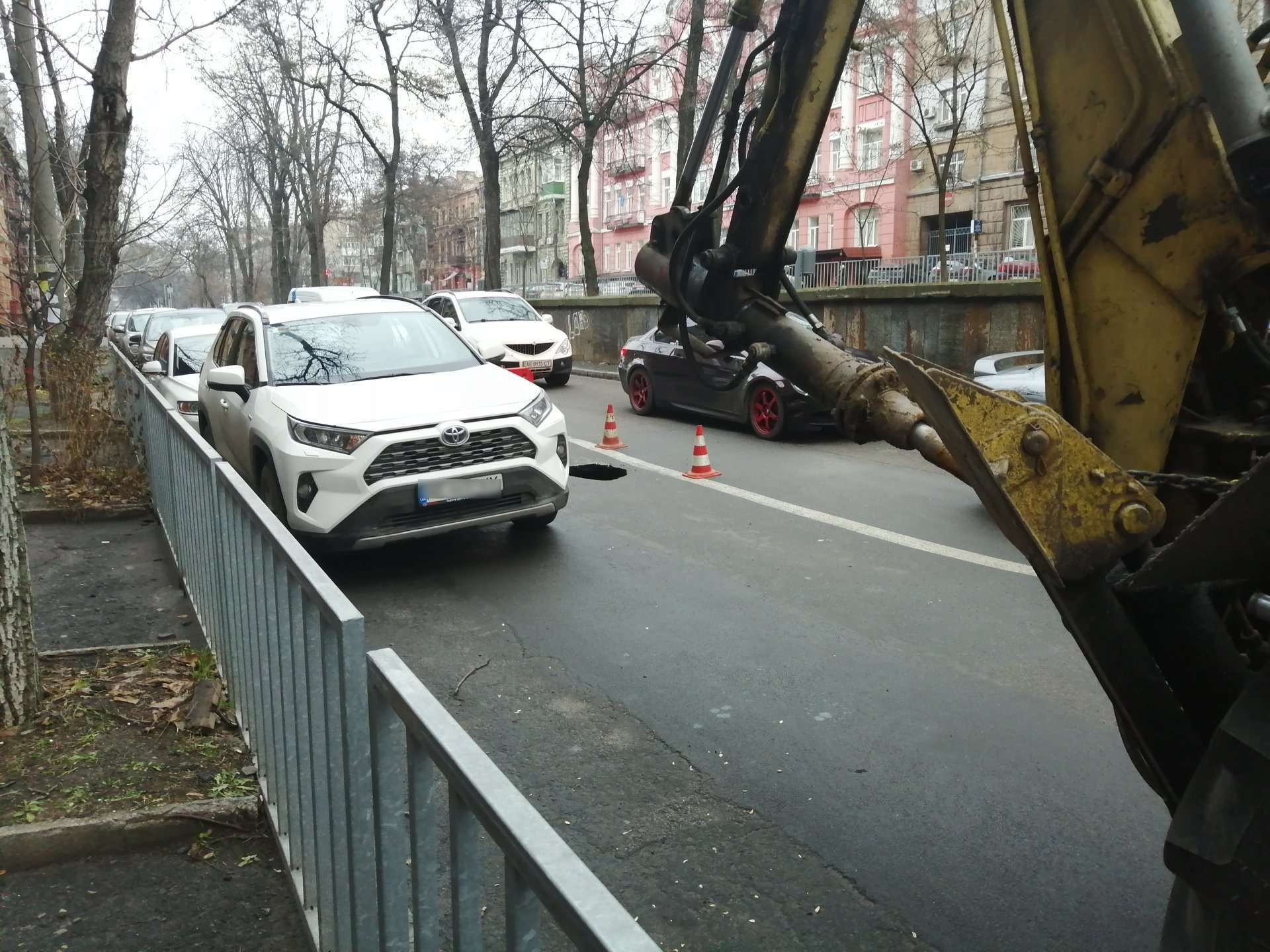 В центре Днепра провалился асфальт. Новости Днепра