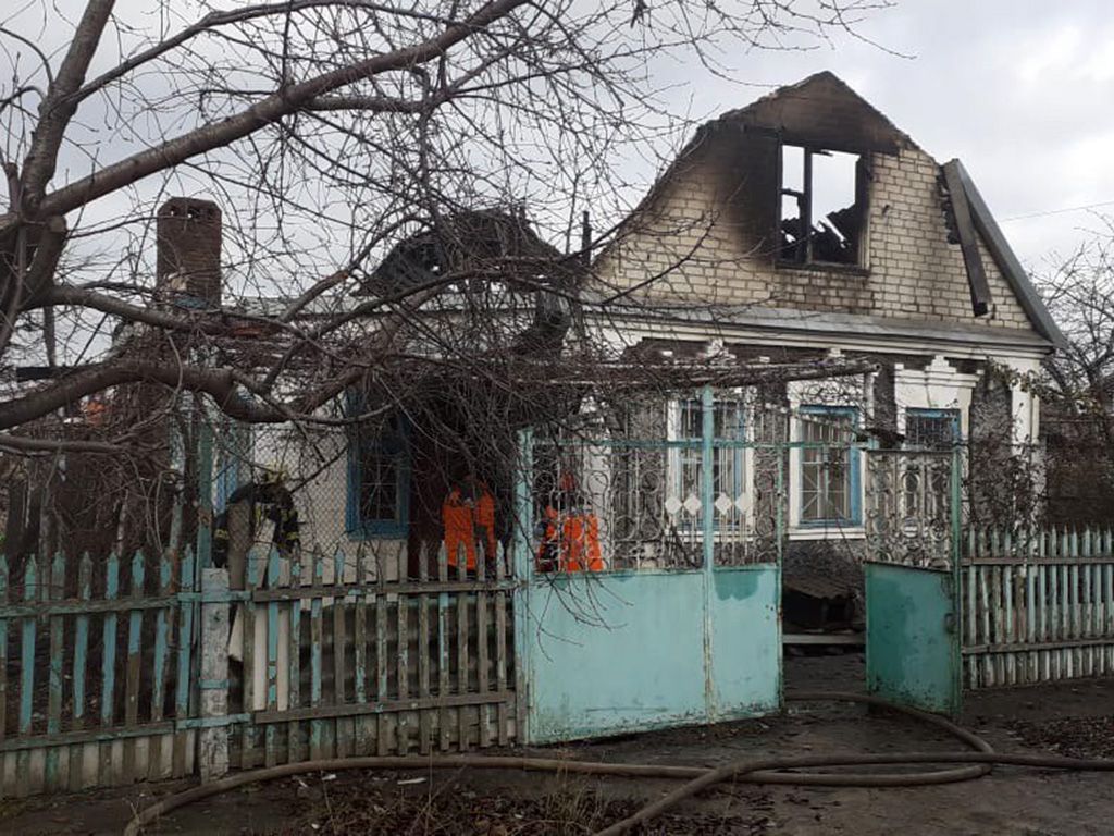 Тушили 3 пожарных машины: загорелся жилой дом, без жертв не обошлось. Новости Днепра