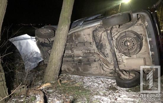 Снес столб и перевернулся: детали серьезного ДТП с легковушкой . Новости Днепра