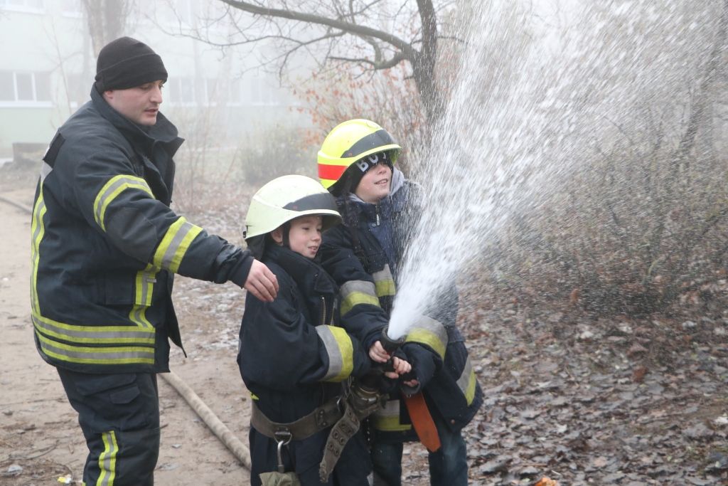 Спасатели области усиливают работу по проведению уроков безопасности в школах. Новости Днепра