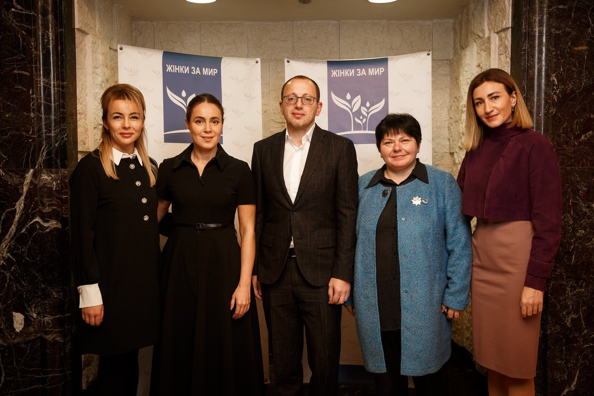 В Днепре более 400 женщин объединились ради мира