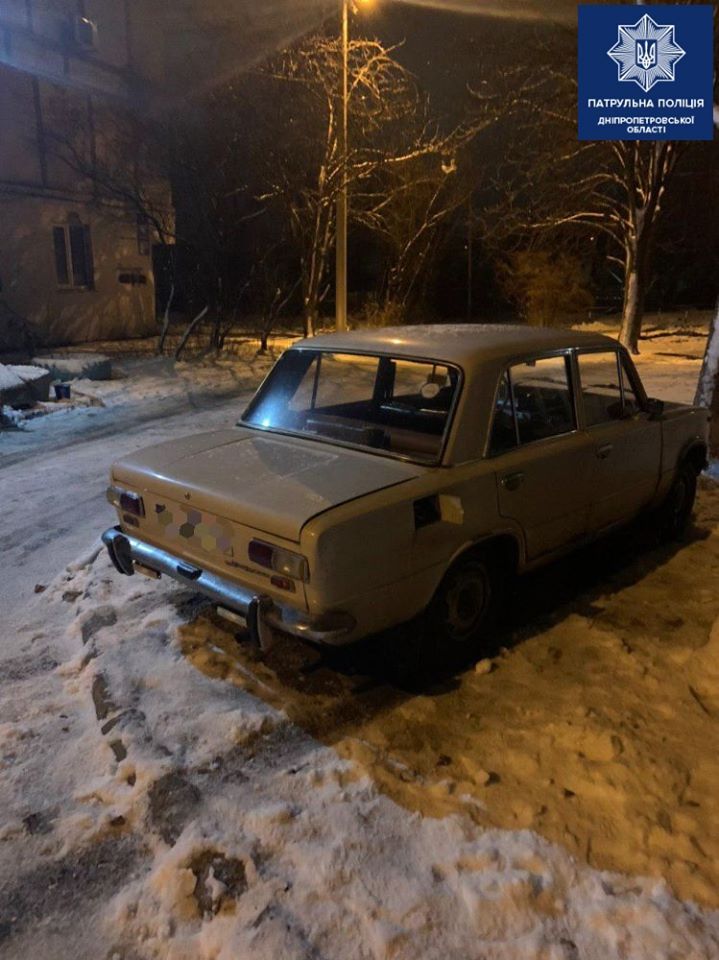 В Днепре двое мужчин сливали бензин с автомобилей. Новости Днепра