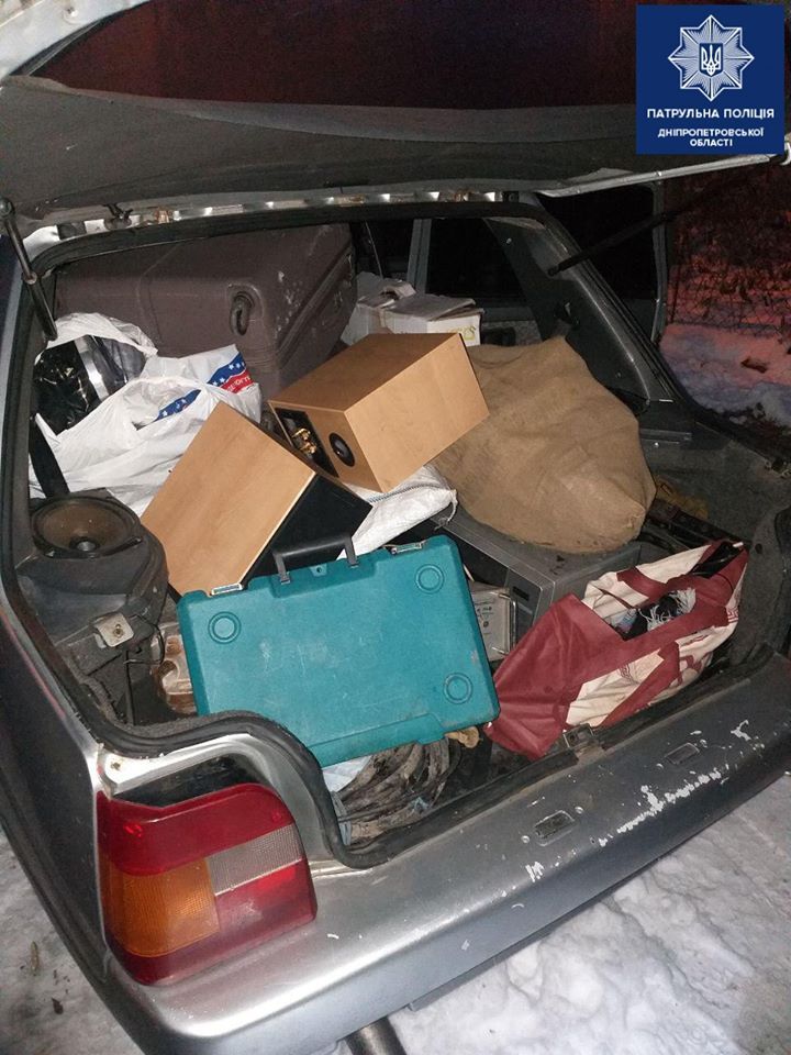 В Днепре двое мужчин сливали бензин с автомобилей. Новости Днепра