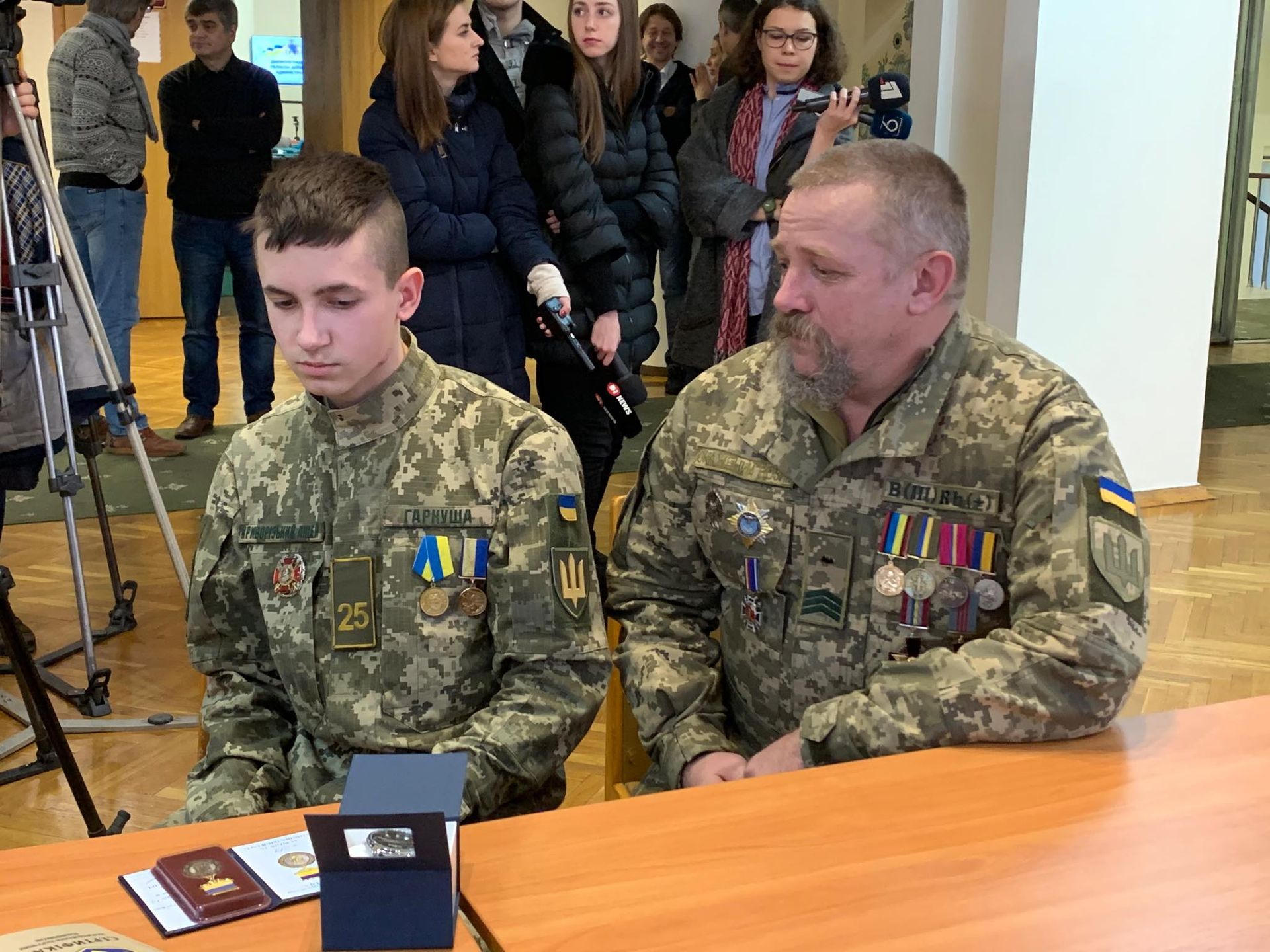 Граната взорвалась в руках у детей: в Днепре наградили подростка-героя. Новости Днепра