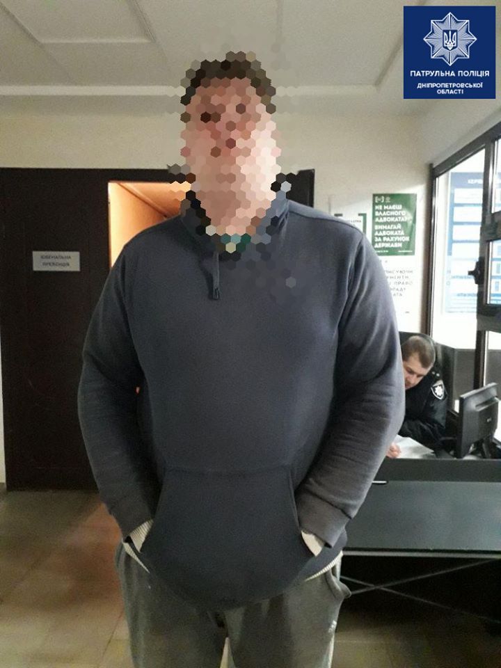 В Днепре мужчина ограбил таксиста и требовал у него выкуп. Новости Днепра