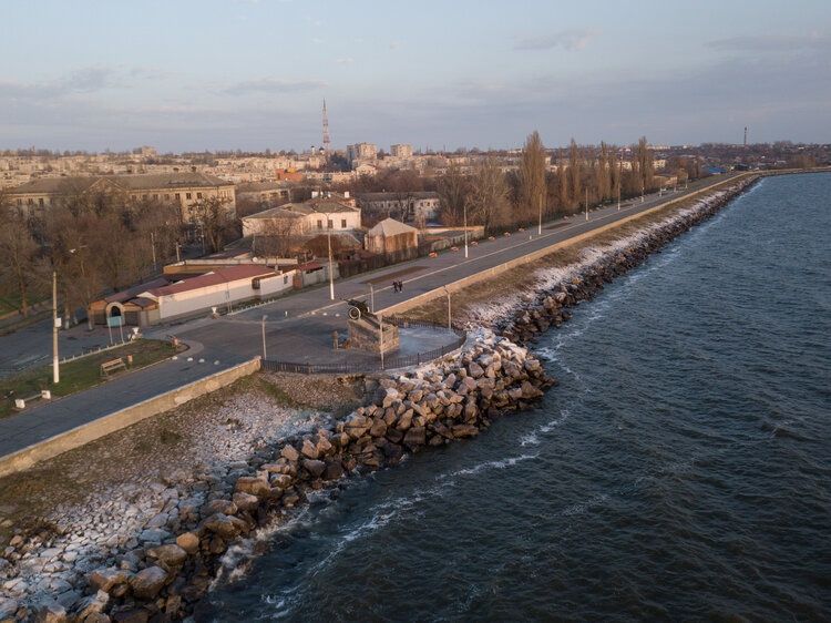 Компания «Интерпайп» благоустраивает набережную в Никополе