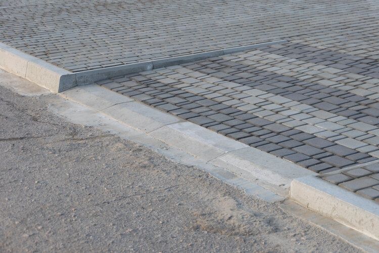 Компания «Интерпайп» благоустраивает набережную в Никополе