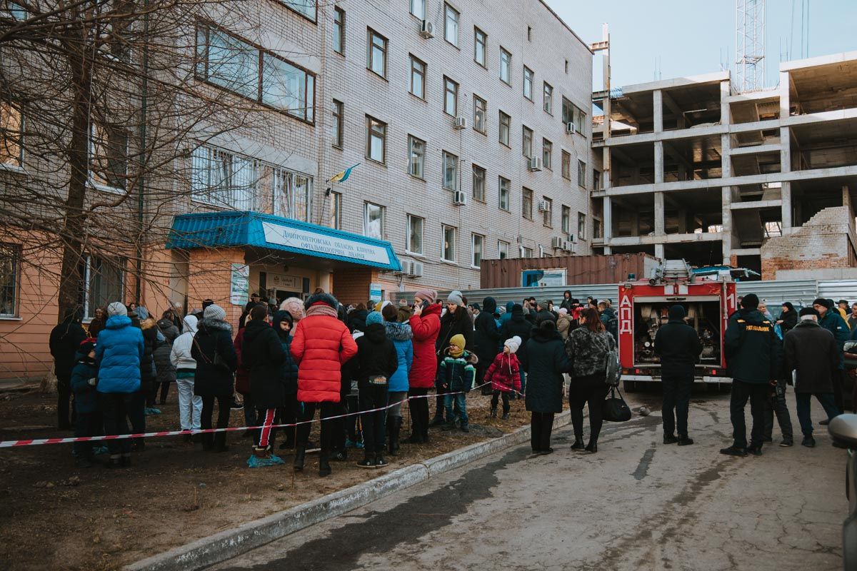 В Днепре эвакуировали больницу, но не из-за минирования: что случилось. Новости Днепра