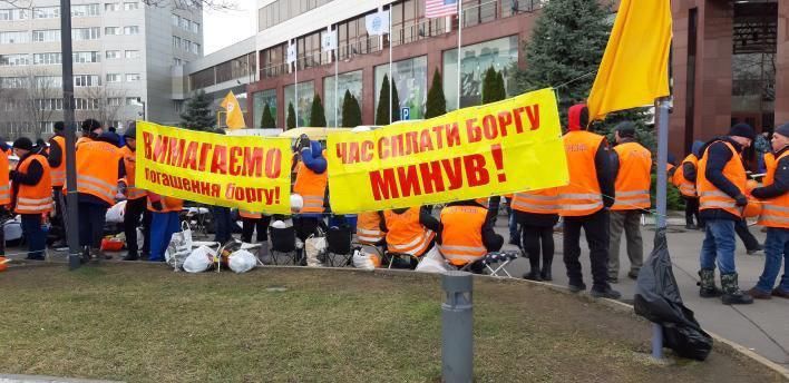 «Гастролируют»: в Днепре проходят митинги под отделениями «ПриватБанка». Новости Днепра