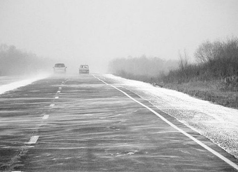 ДТП на трассе: легковое авто слетело в кювет. Новости Днепра