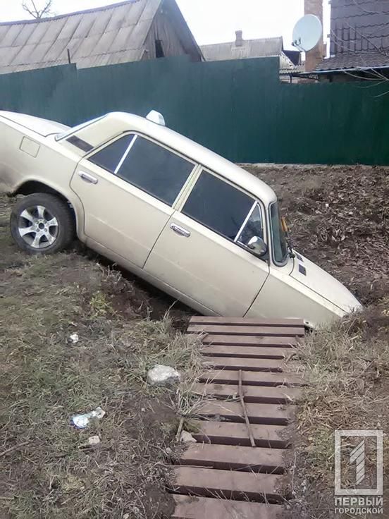 Автомобиль влетел в яму. Новости Днепра