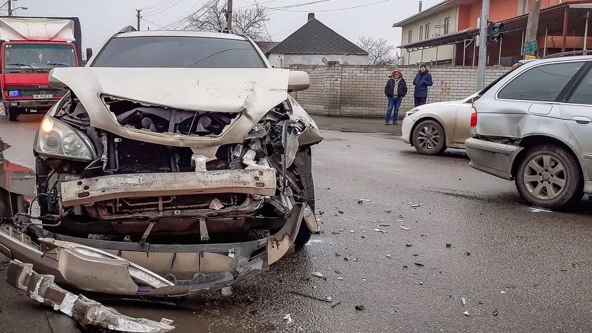 Серьезное ДТП в Днепре: столкнулись 3 авто. Новости Днепра