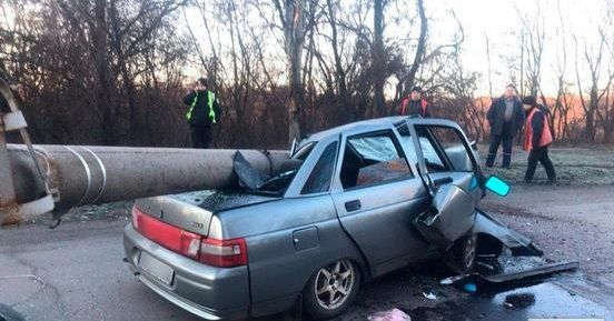 На Днепропетровщине столб после ДТП упал на авто. Новости Днепра