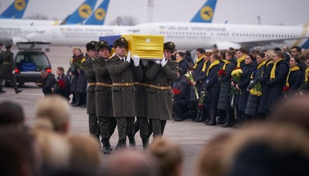 В Киеве прощаются с украинцами, погибшими при крушении «Боинга» МАУ в Иране. Новости Украины