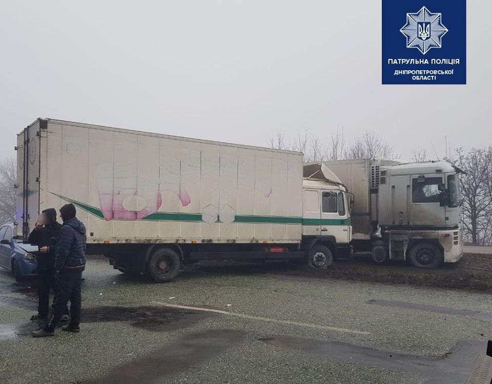 Под Днепром на трассе столкнулись сразу 7 авто. Новости Днепра