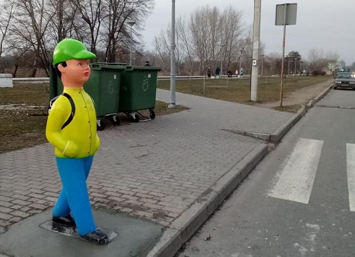 В Днепре возле пешеходного перехода установили фигуры детей. Новости Днепра