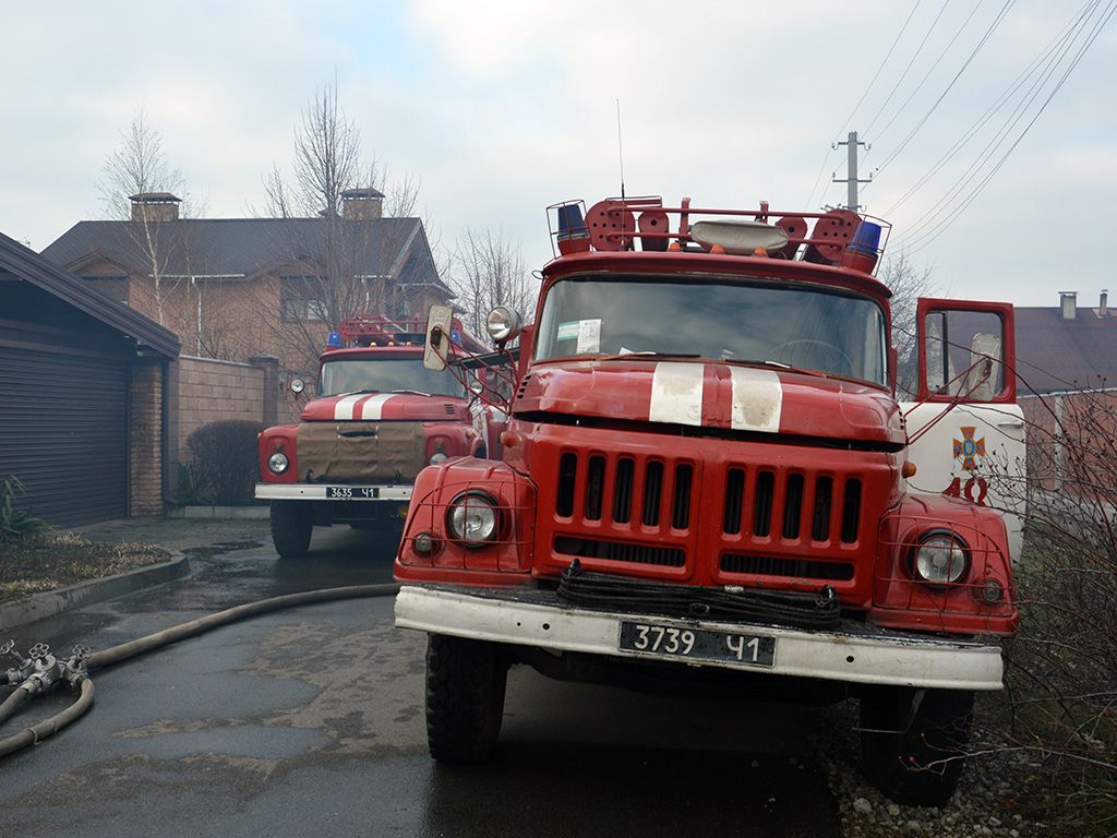 Пожар под Днепром: огонь тушили 13 человек. Новости Днепра