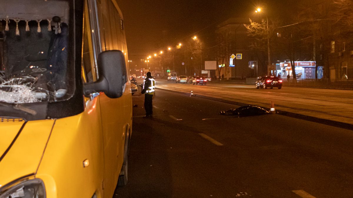 В Днепре маршрутка насмерть сбила женщину. Новости Днепра