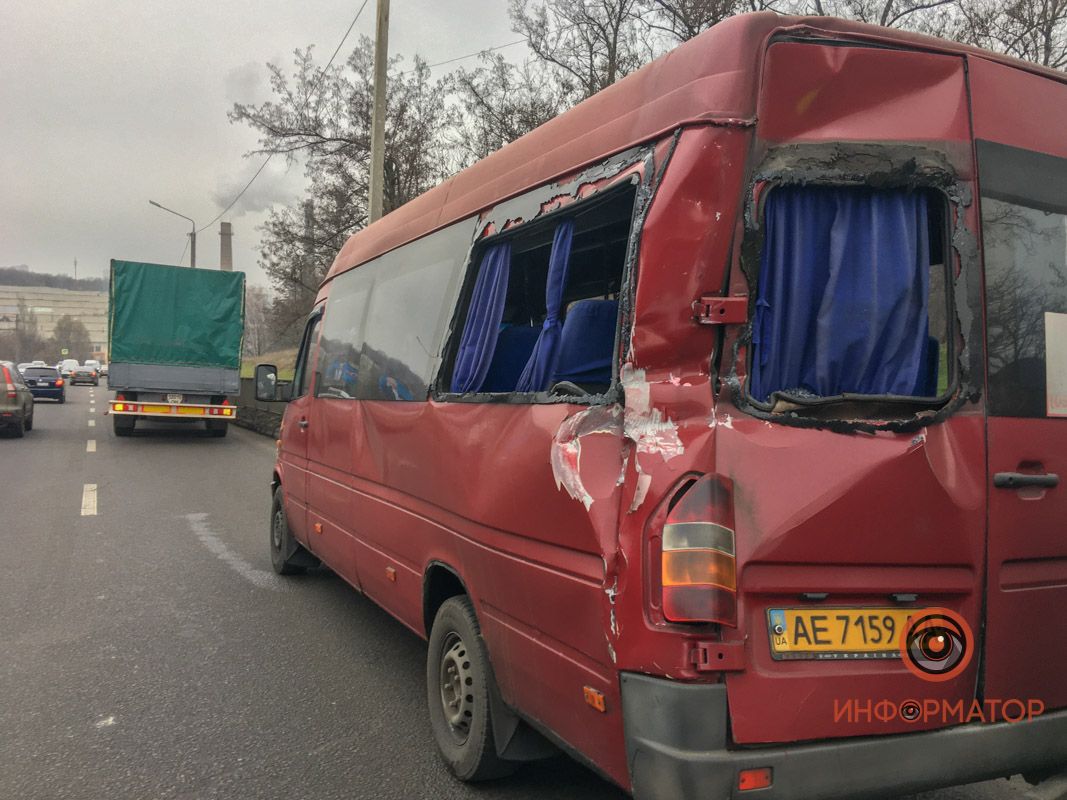 В Днепре грузовик врезался в маршрутку. Новости Днепра