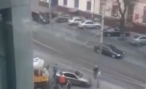 В Днепре «автохам» заблокировал трамваи: проезд расчищали горожане. Новости Днепра