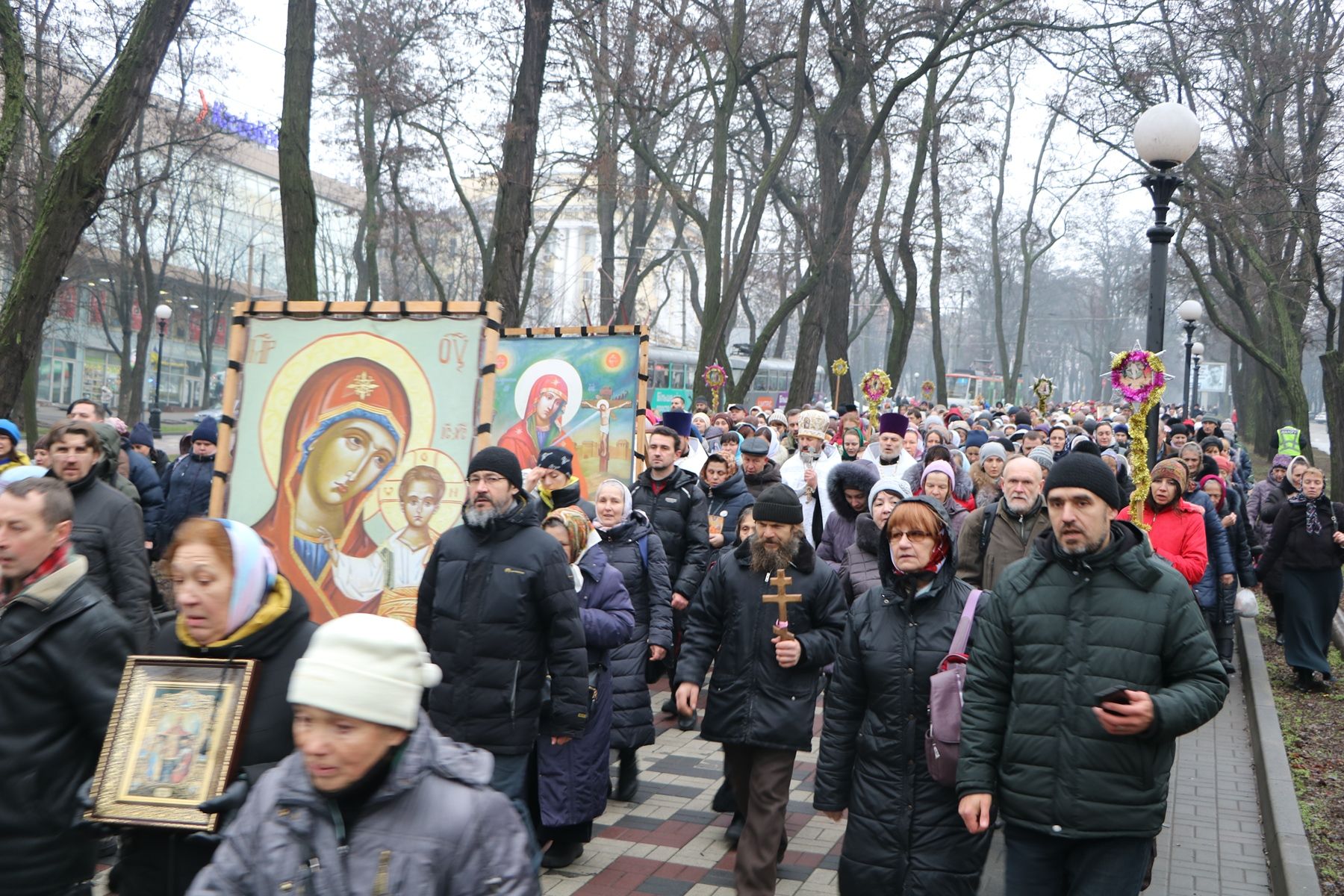 В Днепре из-за крестного хода на Крещение будут перекрывать движение транспорта. Новости Днепра