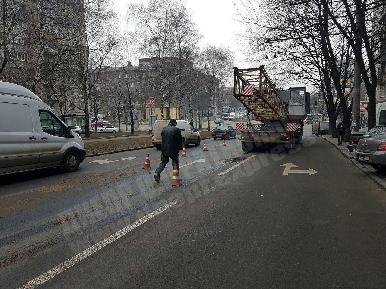 На проспекте Поля в Днепре появилась опасность на дороге. Новости Днепра