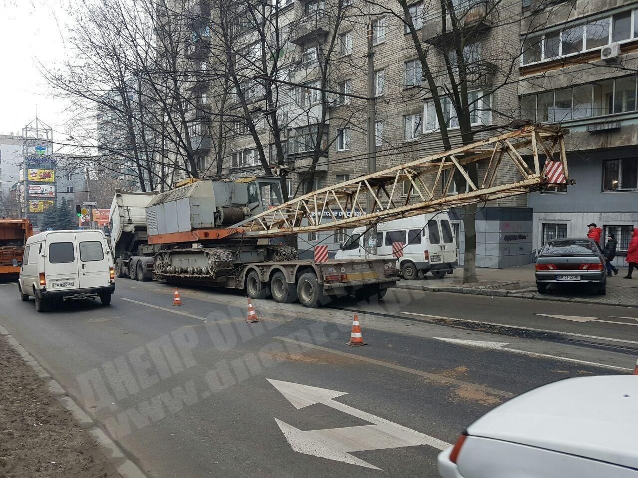 На проспекте Поля в Днепре появилась опасность на дороге. Новости Днепра