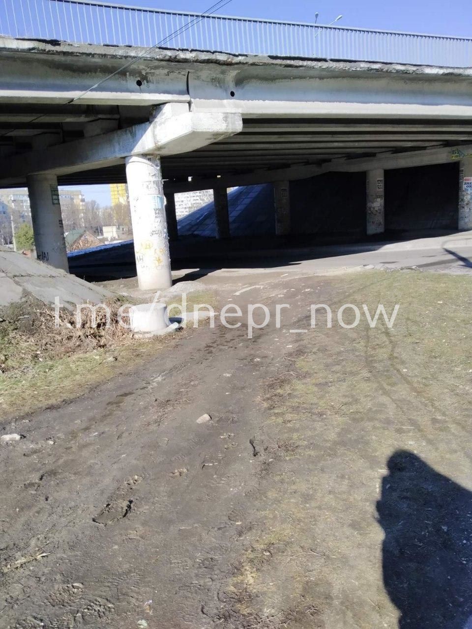 В Днепре разваливается мост: прохожие в опасности. Новости Днепра
