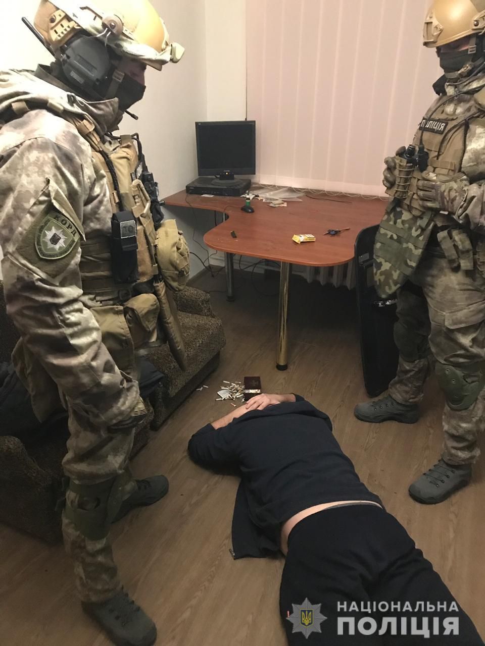 Спецоперация КОРД в Днепре: дверь в квартиру спиливали болгаркой. Новости Днепра