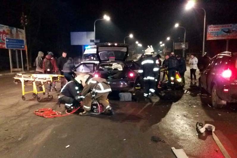 В ДТП погиб мужчина, пострадали 5 человек. Новости Днепра