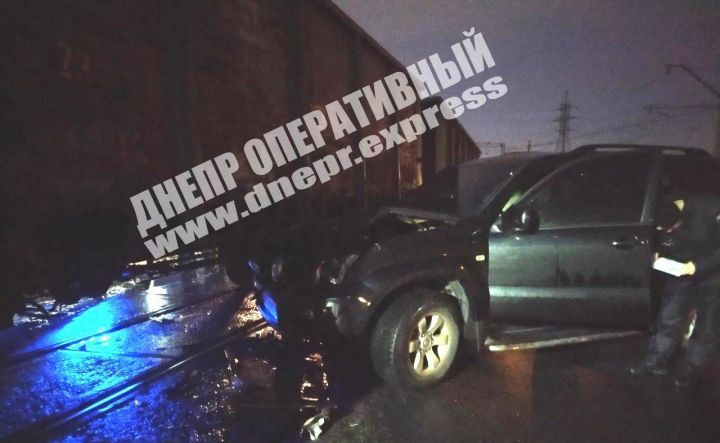 В Днепре автомобиль влетел в поезд: подробности. Новости Днепра