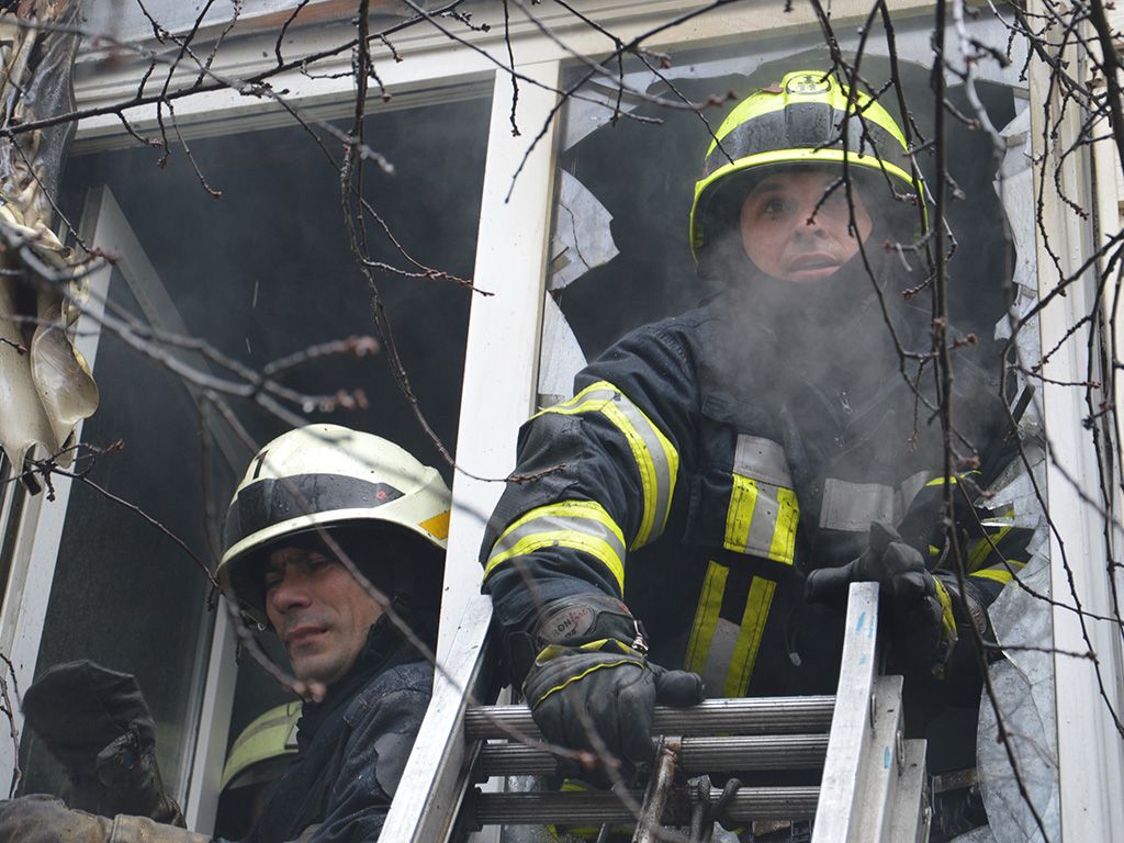 Пожар в Днепре: загорелся дом около одного из наибольших ТРЦ города. Новости Днепра