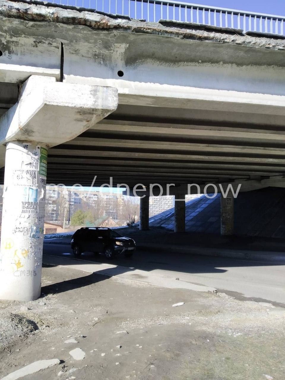 В Днепре разваливается мост: прохожие в опасности. Новости Днепра