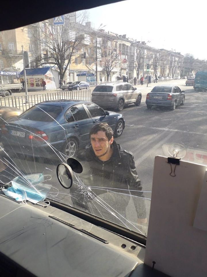 В Днепре пассажиры с ребенком устроили дебош в маршрутке и сбежали. Новости Днепра